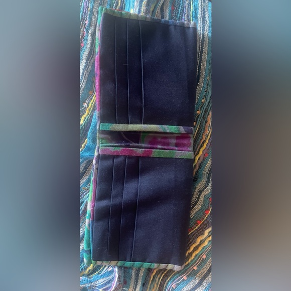 Handcrafted red small wallet. Measures approximately 4 x 3 1/2” NWOT - Picture 4 of 6